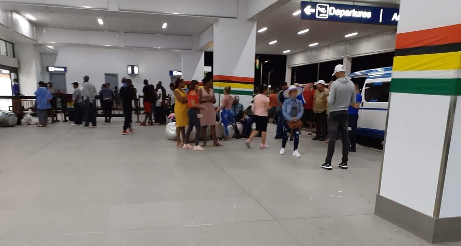 Guyana deporta a un grupo de cubanos que llegaron para tramitar sus visas hacia Estados Unidos "por tener poco dinero en efectivo" para su estancia (+ Video)