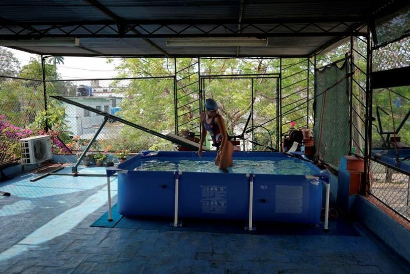 Deportistas cubanos apelan a la creatividad para entrenar en medio de la pandemia
