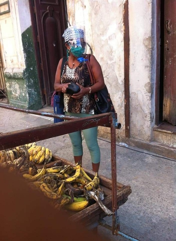 nasobuco con pomo de agua