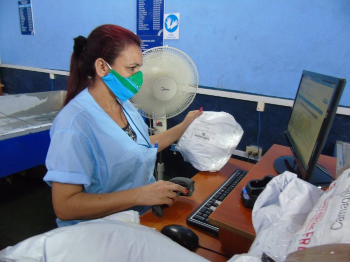 Recibir un paquete enviado desde el extranjero a Cuba puede demorar más que un cohete en recorrer toda la galaxia