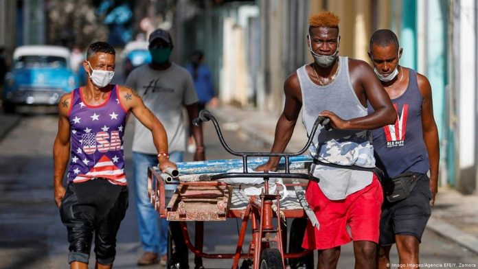 Prensa oficialista en Cuba reconoce que el mercado negro es una 