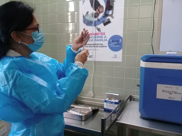 Voluntarios que son vacunados contra el coronavirus en La Habana con la vacuna Soberana 02 están alarmados pues no saben quienes reciben la inmunización real y quienes el placebo