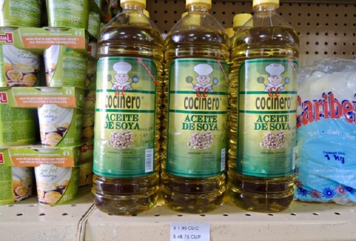 Hasta 300 pesos un litro de aceite de cocina en el mercado negro en Cuba, mientras el Gobierno anuncia la paralización de la fábrica que lo produce en Santiago