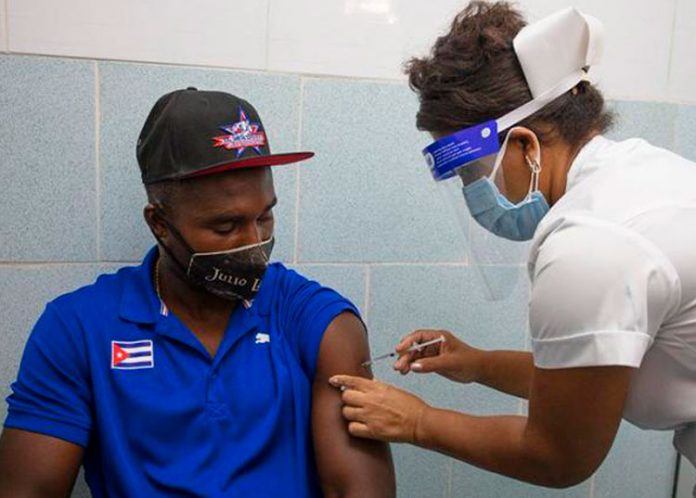 Gobierno cubano inyecta con la Soberana 02 a varios de sus deportistas de alto rendimiento para demostrar la confianza que tienen en su vacuna contra el coronavirus
