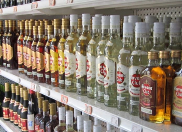 El ron Havana Club volverá a venderse en las tiendas cubanas tras dos meses de estar desaparecido de los anaqueles