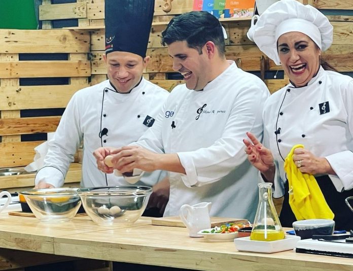 En medio de la escasez de comida, la Televisión Cubana estrena un programa de cocina donde no falta nada de nada en sus fogones