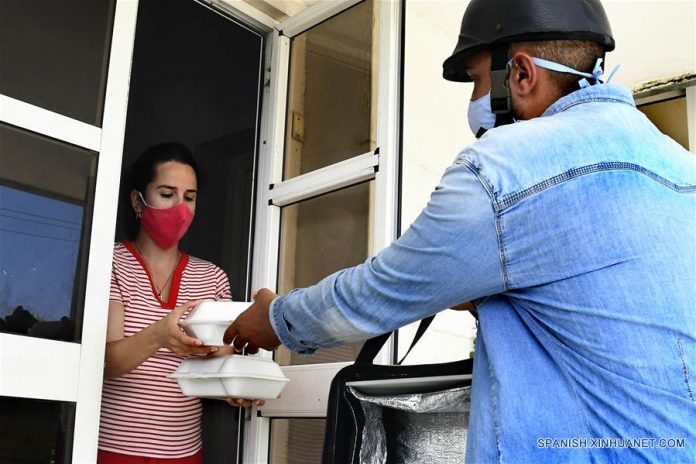 La mensajería a domicilio se convierte en un negocio en auge en Cuba en medio de la pandemia del coronavirus