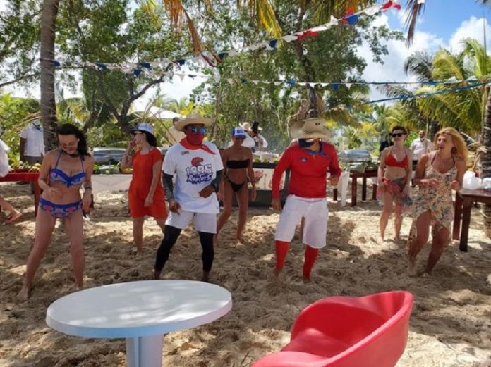 Horas después de anunciarse la reapertura de los hoteles para el turismo nacional en Cuba, ya los funcionarios castristas salieron a decir que Varadero es un destino 