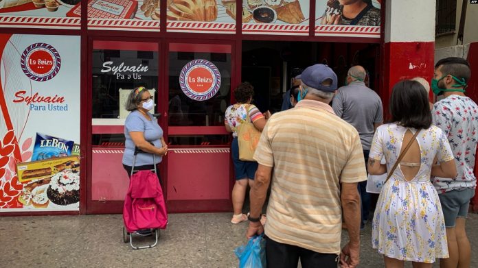 Los negocios privados en Cuba tienen que reinventarse para sobrevivir en una isla que poco a poco solo acepta el dólar