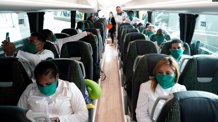 Gobierno cubano trae a La Habana enfermeros y médicos de otras provincias ante el aumento de casos de coronavirus en la capital del país