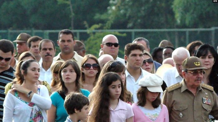 ¿Qué descendientes de la familia Castro podrían estar interesados en mantenerse en el poder?