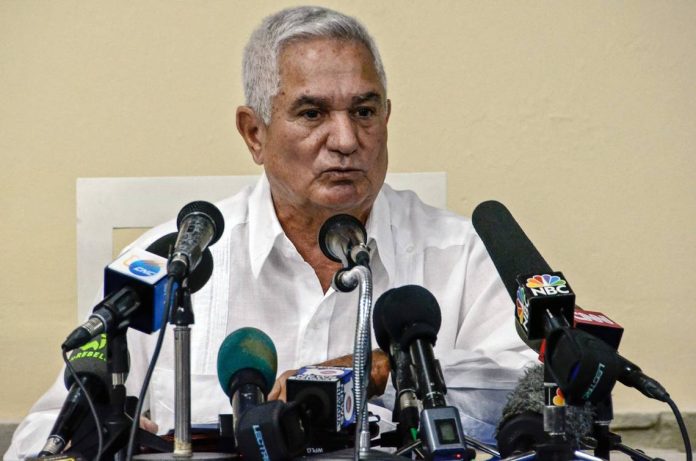 Presidente de la Federación Cubana de Béisbol, Higinio Vélez, estaría en estado crítico por coronavirus en una sala de terapia intensiva en La Habana