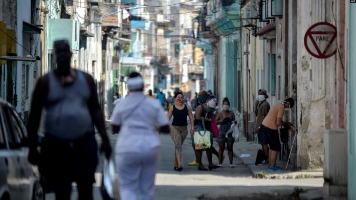 Decenas de manzanas de La Habana Vieja cerradas tras convertirse en el municipio de Cuba con más casos de coronavirus
