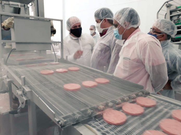 La nueva del ministro cubano de las tripas!! Dice que la Industria Alimentaria en la isla ha aumentando las ofertas cárnicas a la población