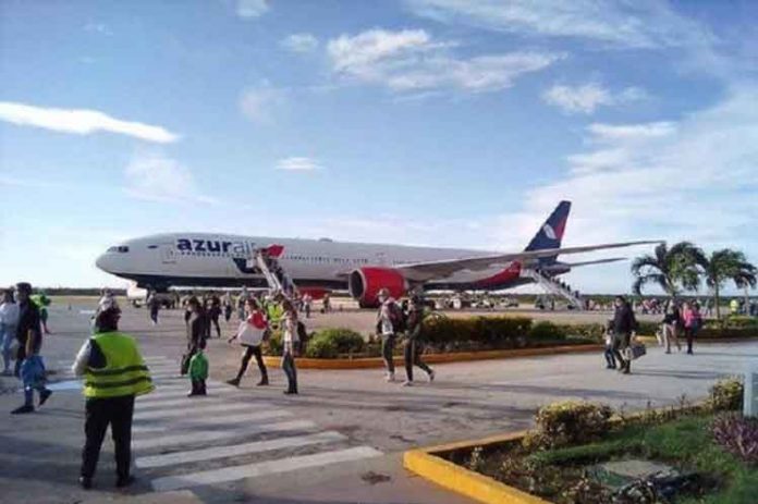 El Gobierno impone nuevas medidas de aislamiento para los cubanos, pero anuncia la llegada de miles de turistas rusos a pesar del peligroso repunte de la pandemia