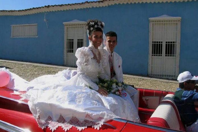 Gobierno cubano estudia eliminar el límite de edad para que los menores no puedan casarse aún contando con la autorización de sus padres