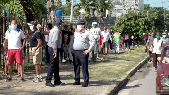 Las tiendas en dólares también sufren del desabastecimiento en Cuba