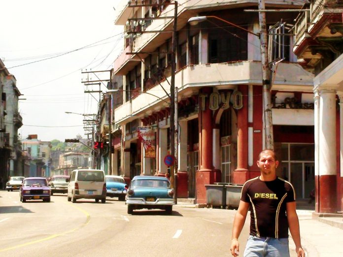 La Esquina de Toyo, de ser una de las más famosas de La Habana hoy muere en el desamparo y el olvido