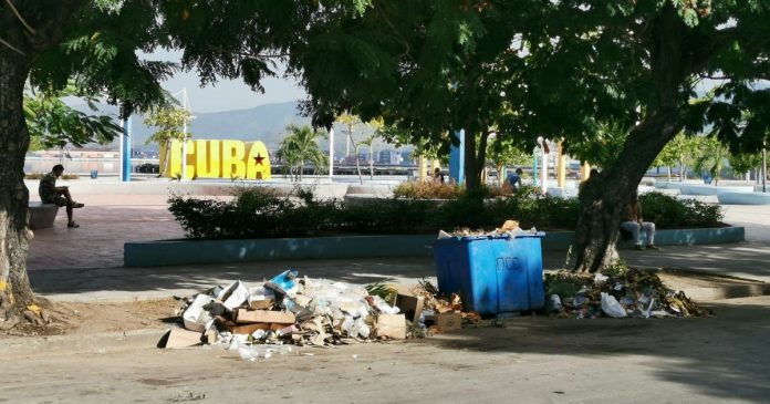 Habitantes de Santiago de Cuba preocupados por el alarmante aumento de la basura por las calles de la ciudad: 