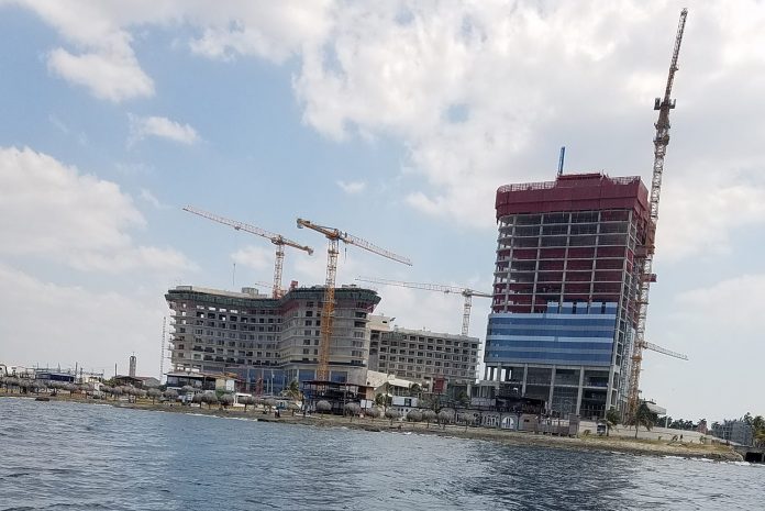 Estados Unidos acusa al Gobierno cubano de priorizar la construcción de hoteles en la pandemia, mientras el pueblo no tiene medicinas ni alimentos