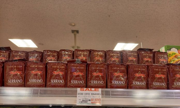 Mientras el café brilla por su ausencia en Cuba, el Gobierno reconoce con orgullo que está exportándolo y vendiéndolo en tiendas de Japón