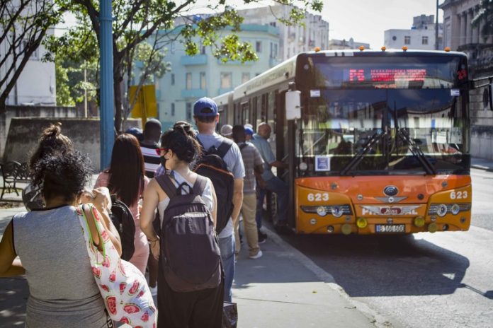 Gobierno cubano advierte que las cepas de coronavirus que hay activas en La Habana 