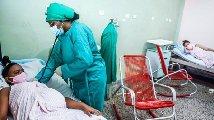 Baja la curva de contagios en Cuba y la de los fallecidos: Hoy se reportaron 6632 nuevos casos positivos y 52 muertes por la COVID-19