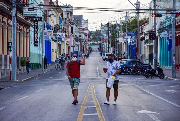 Las estafas y los estafadores brotan como la mala yerba en Cuba en medio de la escasez