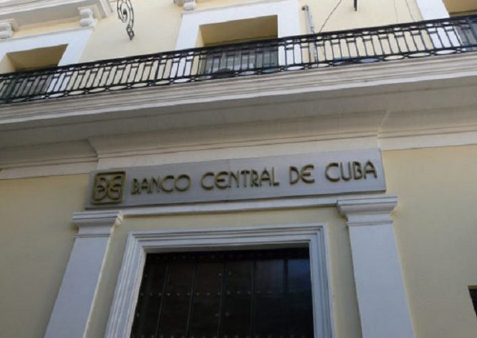 Estudiante angolano que cursaba la carrera de Medicina en La Habana es acusado de robar 1.3 millones al sistema bancario en Cuba por un falla informática