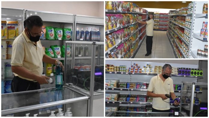 La tienda principal de Santa Clara cerró sus puertas por falta de mercancía y abrió hoy pero llena de productos en dólares