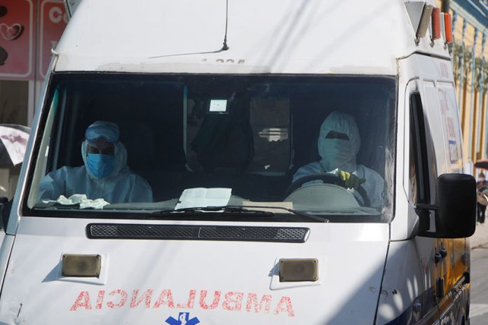 Médico cubano denuncia que el Gobierno está encubriendo muertes por neumonía post-COVID