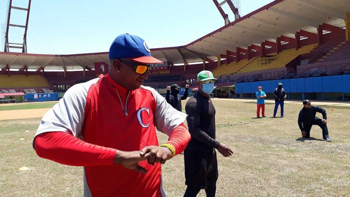 Equipo Cuba de béisbol ya tiene listas sus visas estadounidenses para el Preolímpico de Béisbol en la Florida ¿se quedarán muchos peloteros?