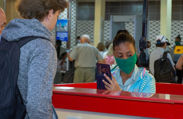 Golpe mortal!! Gobierno cubano revela que la pandemia ha provocado la caída de un 94% de los turistas que llegan a la isla en lo que va de 2021