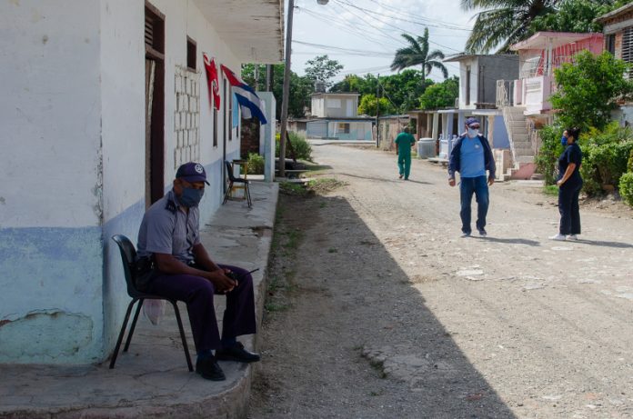 El coronavirus sigue indetenible en Cuba, que hoy reportó 12 nuevos fallecidos y 1129 casos positivos