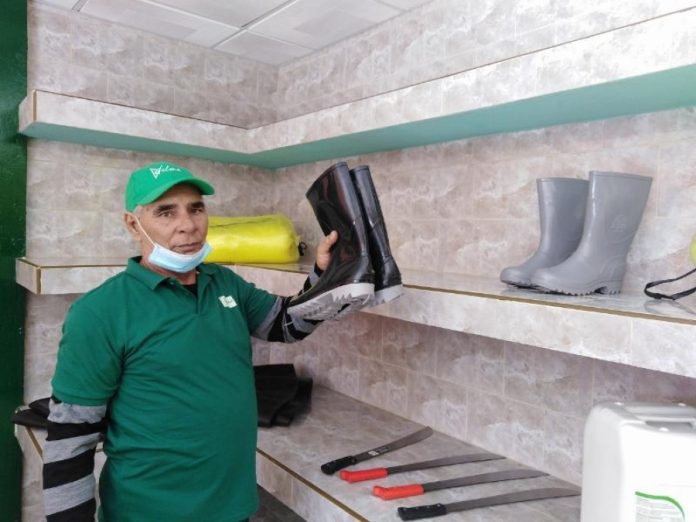 Gobierno cubano se embolsa casi 2 millones de dólares vendiéndoles maquinaria e insumos a los campesinos en la isla