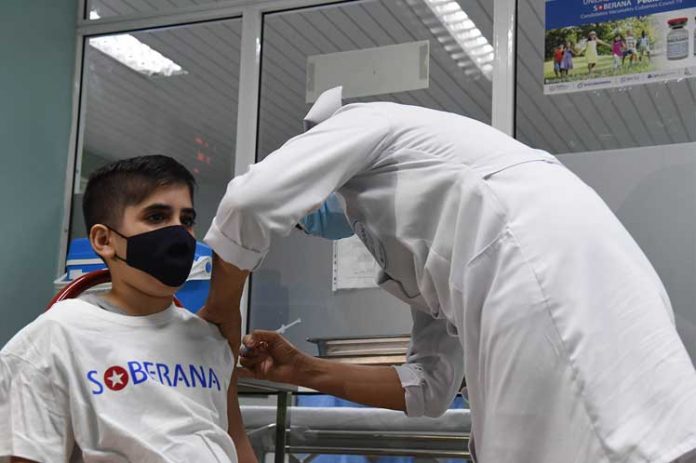 Gabriel, el primer niño en Cuba en ser inmunizado contra el coronavirus con el candidato vacunal Soberana 02
