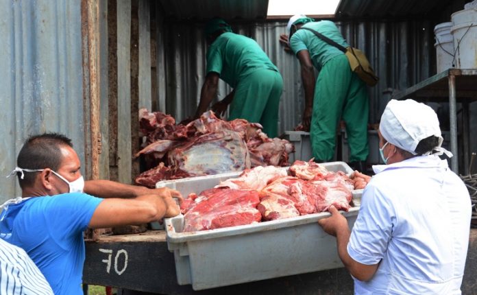 Granma también comienza a vender carne de res liberada a la población, pero más cara que el resto de las provincias cubanas que ya la comercializan