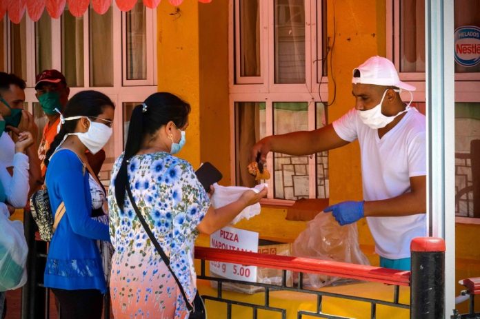 A pesar del churre y la falta de higiene que existe en casi toda Cuba, el Gobierno alardea de que la inocuidad de los alimentos está 