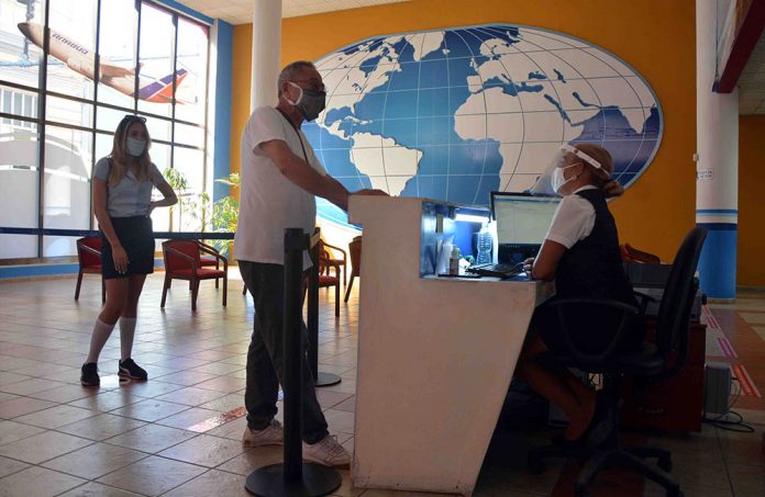 Cubanos no podrán viajar al extranjero si antes de su salida no reservan en un hotel de aislamiento donde pasarán su cuarentena tras su regreso a Cuba