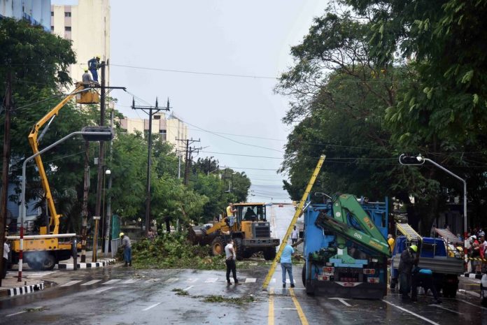 Tormenta local severa dejó arboles caídos, cortes de electricidad e inundaciones en varias zonas de La Habana (+ Fotos)