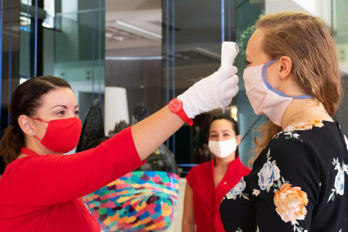 Gobierno cubano actualiza el listado de medidas que deben cumplir los viajeros que vuelen al país