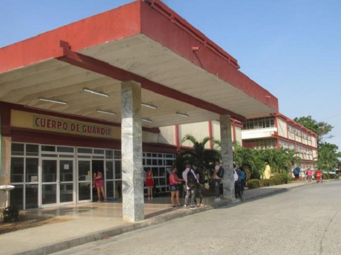 Gobierno cubano envía médicos desde La Habana a Morón para reforzar los hospitales colapsados por coronavirus