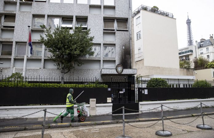 Sale a la luz el video del ataque con cócteles molotov contra la Embajada de Cuba en Francia