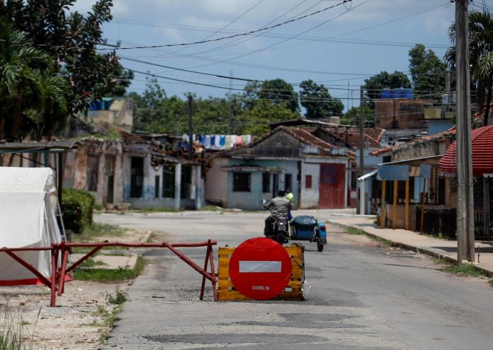 La pandemia sigue haciendo estragos en Cuba, que hoy amaneció con 61 fallecidos por COVID-19 y 6505 nuevos casos positivos a la enfermedad