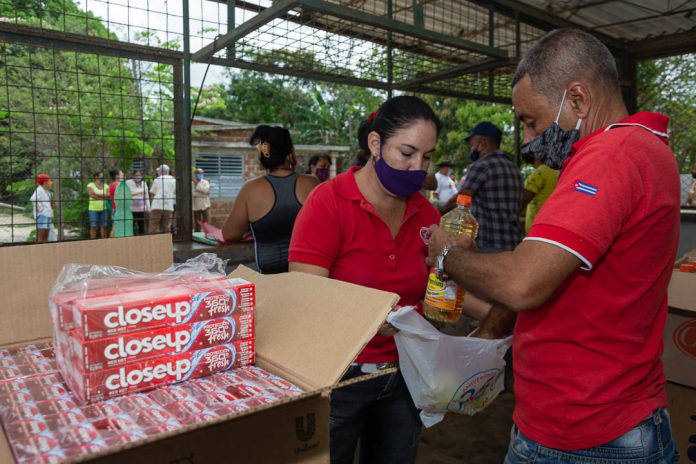 Las tiendas en moneda libremente convertible (MLC) se han convertido, a la corta, en un negocio para el mercado negro en Cuba