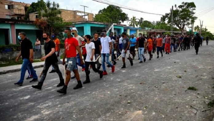Gobierno cubano estaría obligando a los jóvenes que están pasando el Servicio Militar Obligatorio a salir a las calles a reprimir las manifestaciones