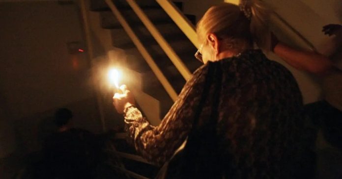 Apagones... la triste realidad de vivir a oscuras en Cuba, sin agua y sin comida