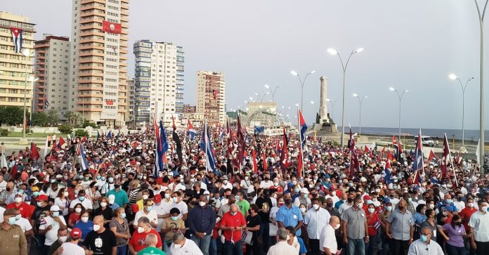 El Gobierno cubano quiso demostrar hoy que cuenta con un apoyo masivo de la población, pero la realidad detrás de los 
