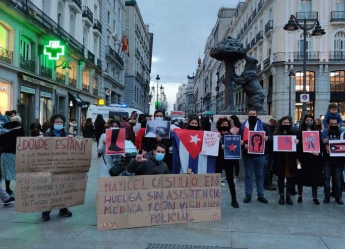 Cientos de cubanos se reunieron en Madrid para apoyar a los que se manifiestan en Cuba contra el Gobierno