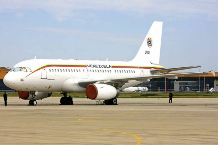 En la noche de ayer aterrizó en La Habana el avión presidencial de Nicolás Maduro, pero Cuba y Venezuela mantienen silencio respecto al tema